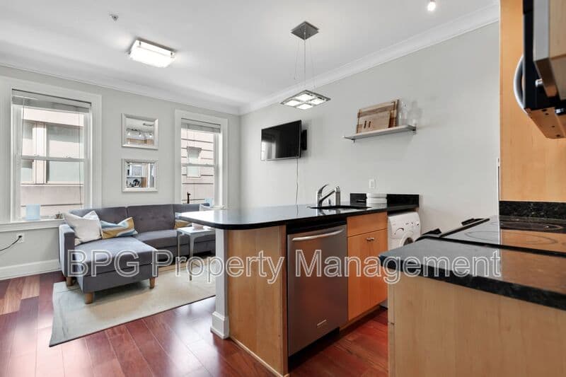 Washington Condo: 1121 24th ST. NW