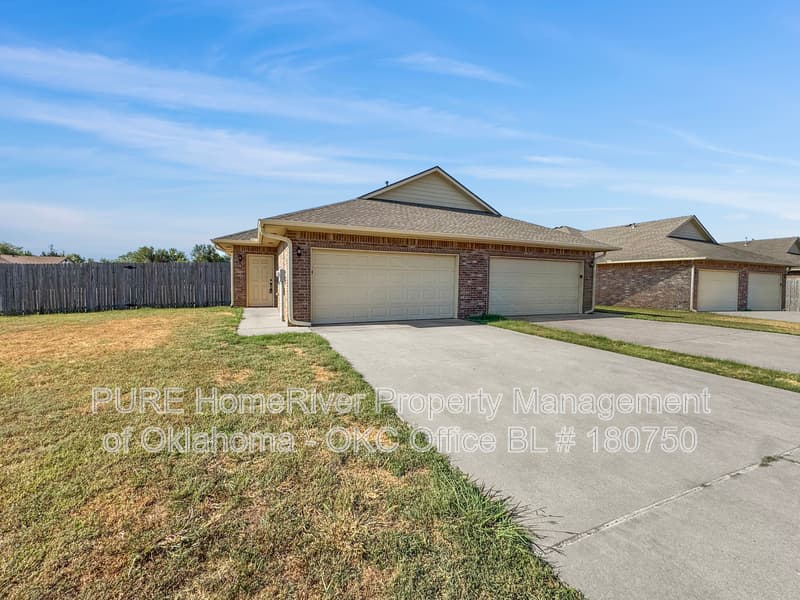 Edmond Condo: 100 Ashley Dr