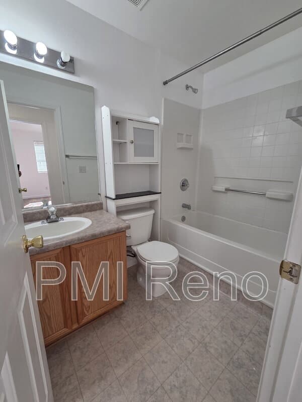Reno Townhome: 421 Holcomb Avenue
