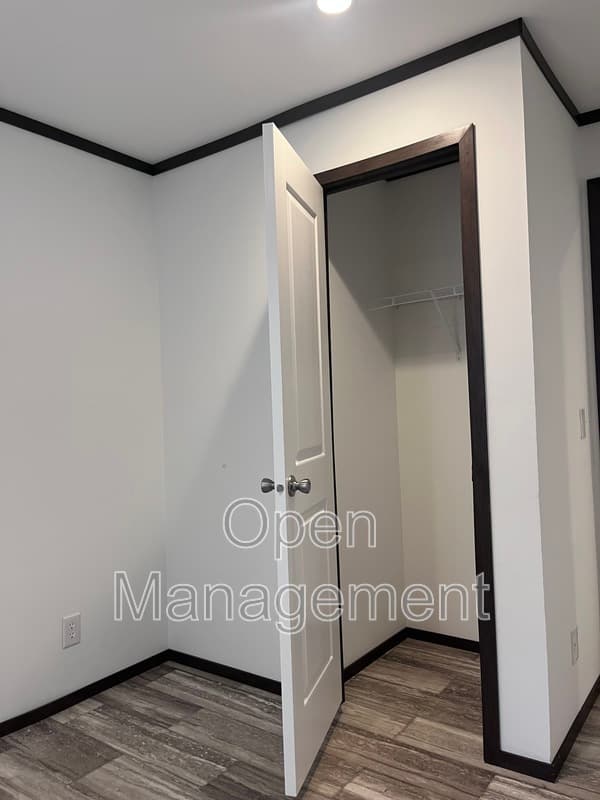Ankeny House: 2301 SW Oralabor Rd
