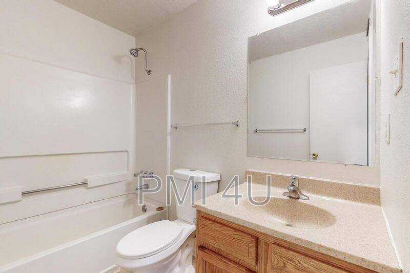 Albuquerque Condo: 227 Tennessee St NE