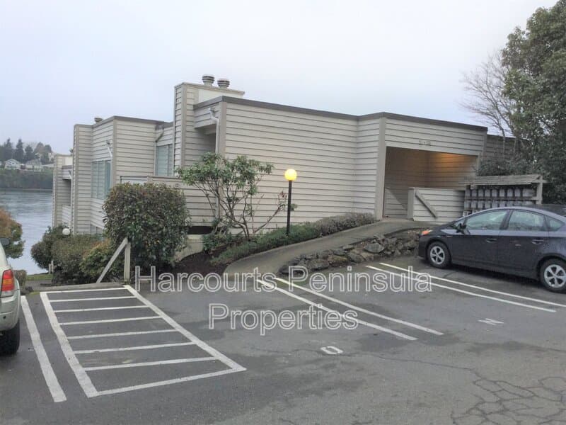 Bremerton Condo: 1115 Wheaton Way