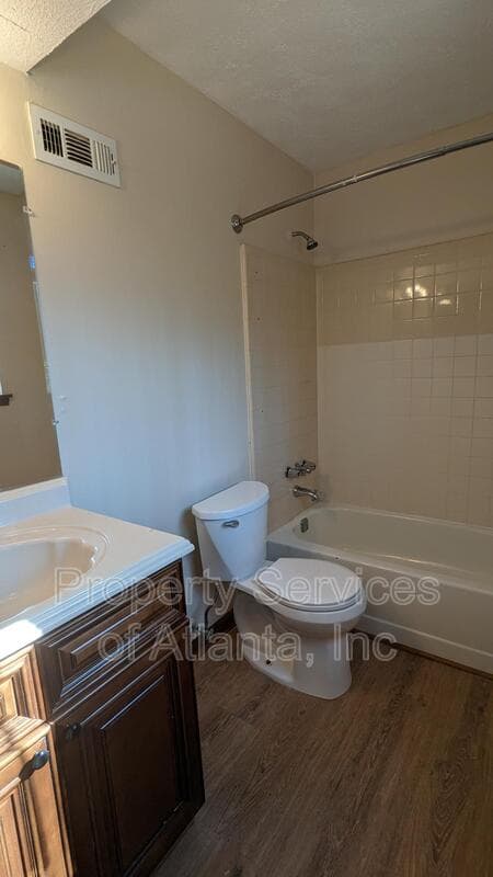 Decatur House: 4341 Old Lake Dr
