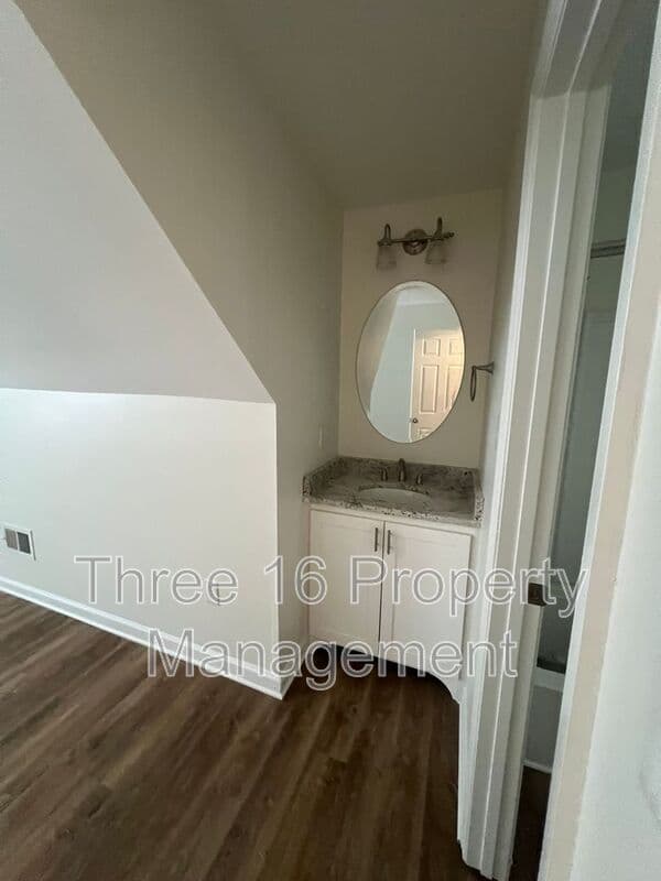 Evans House: 4211 Fairfield Cir