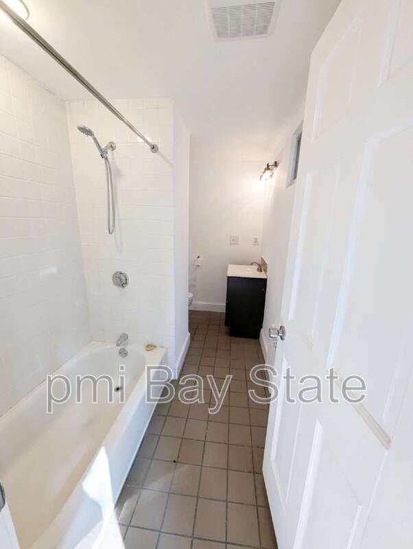 Hyde Park Condo: 3 Weston St