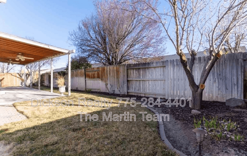 Fernley House: 971 Iris Lane