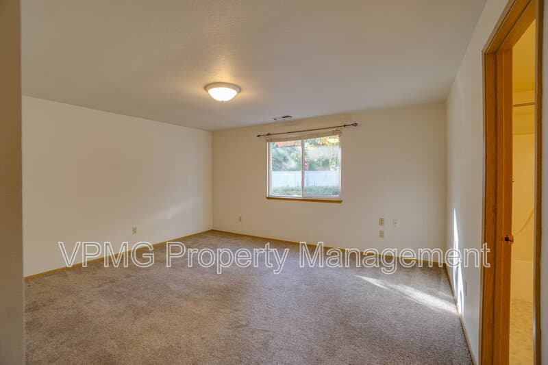 Vancouver House: 15807 NE 40th St
