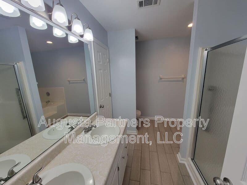 Augusta House: 2910 Pointewest Dr