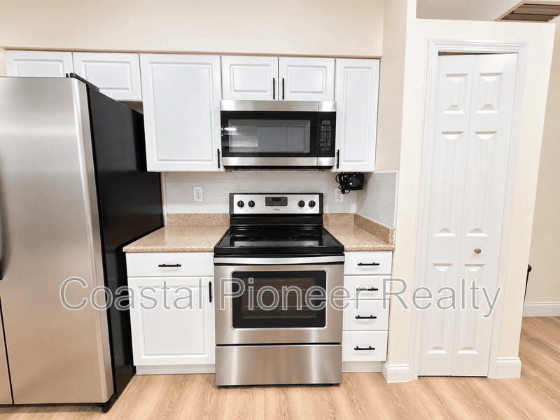 Spring Hill House: 4447 Keyes Ave