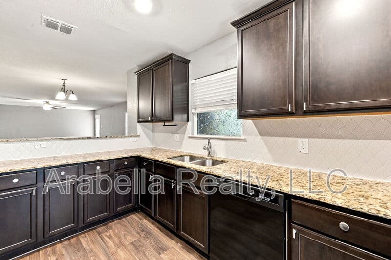 San Antonio House: 11641 Claudette St