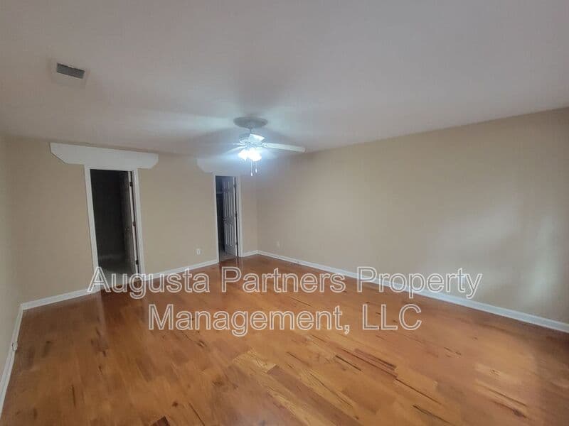 Martinez House: 288 Wakefield Ln S