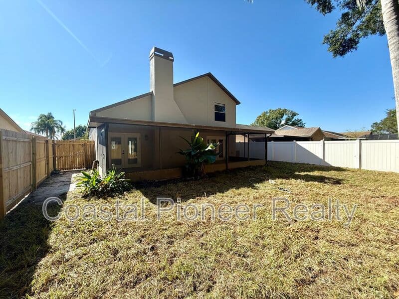 Tampa House: 8731 Huntfield St