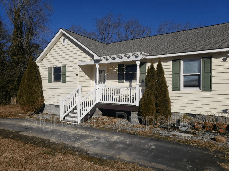 Charles City House: 7380 Graves Landing Rd