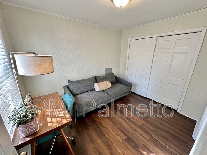 Columbia Condo: 2405 Duncan Street