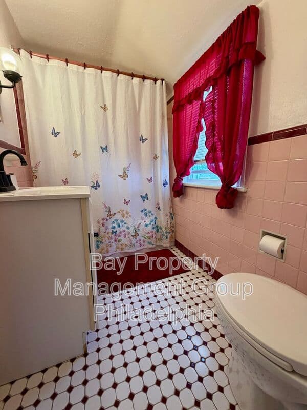 Philadelphia House: 6522 N American St