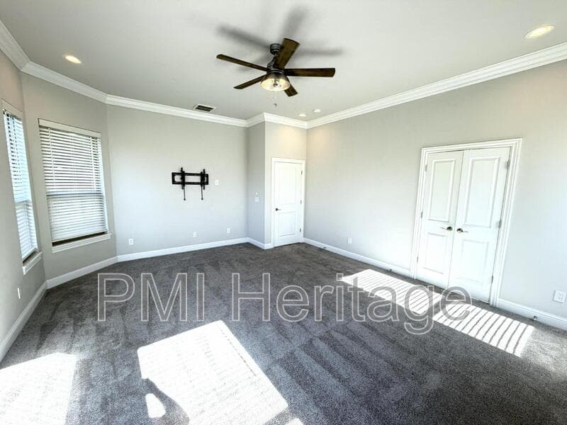 Bentonville House: 2700 Southwest Nottingham Avenue