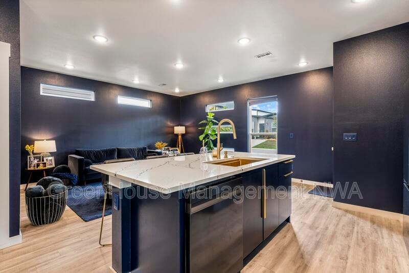 Bentonville House: 1041 Ventnor Ave