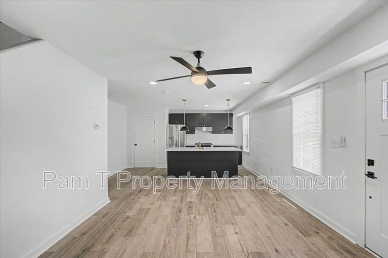 Savannah House: 201 - A W 37th St