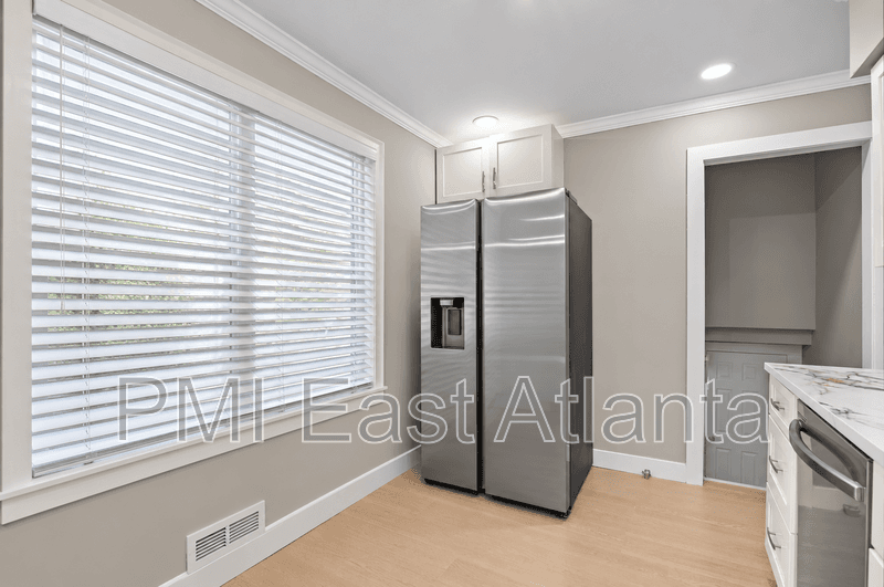 East Point House: 3025 McKenzie Road