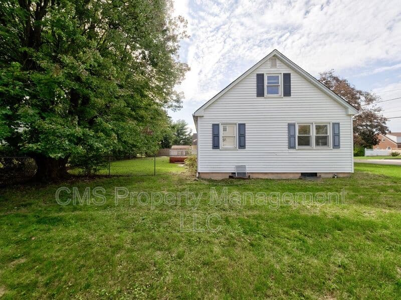 Manville House: 719 Newark Ave