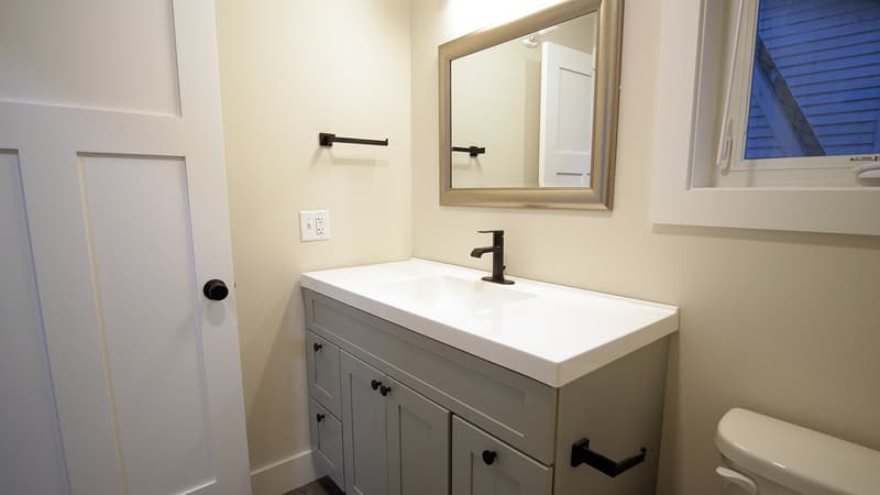 Burlington Condo: 15 Hungerford Terrace, Unit 12