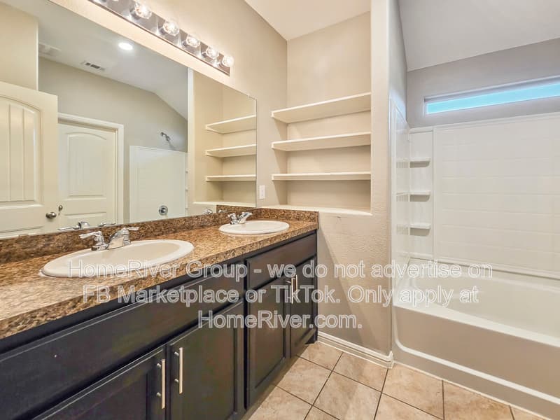 Fort Worth House: 8441 Comanche Springs Dr