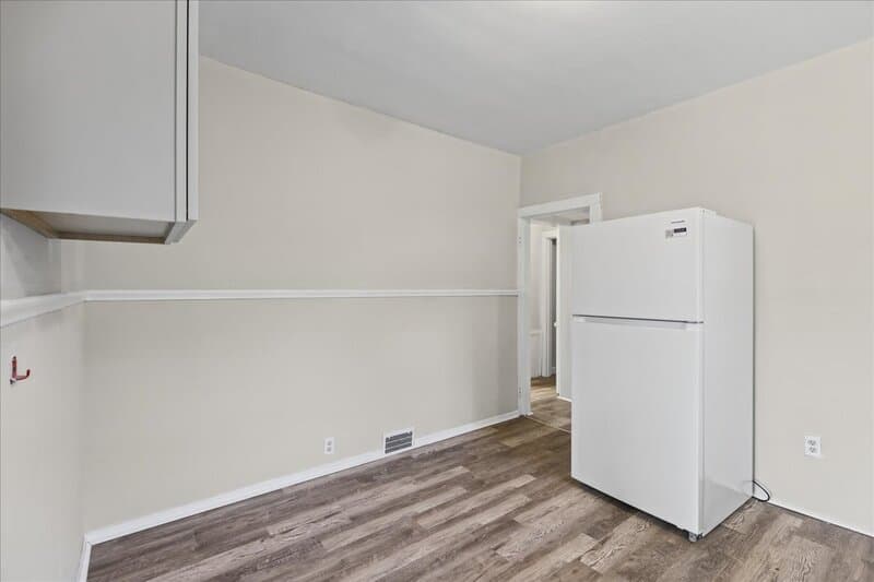Audubon Condo: 504 Cedarcroft Ave. - C