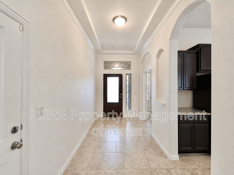Austin House: 615 Linares Ln