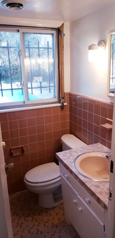 Monroe House: ROOM FOR RENT in Mini Mansion w/Pool (with utilities included)