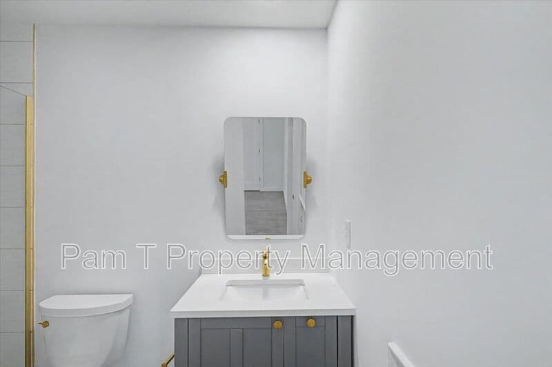 Savannah House: 201 - A W 37th St