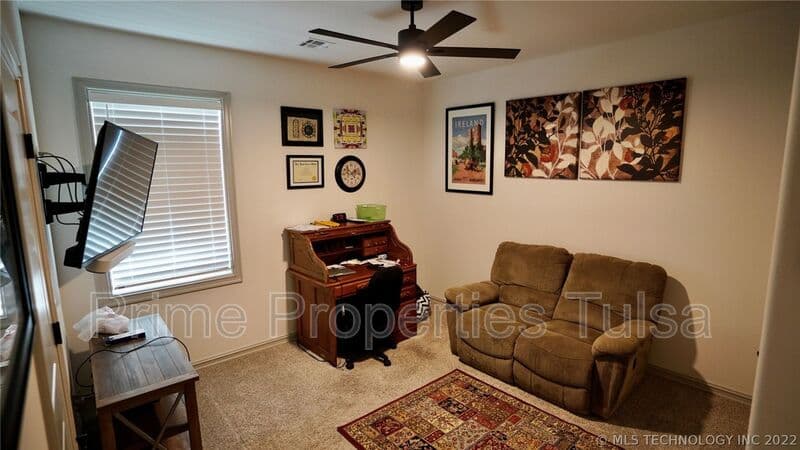 Jenks House: 12912 S 6th St