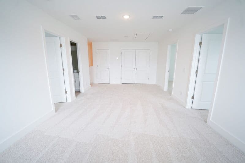Bloomingdale House: 128 Kingswood Cir