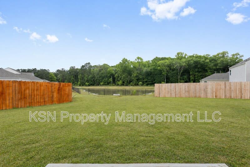 Hinesville House: 89 Hazy Ln