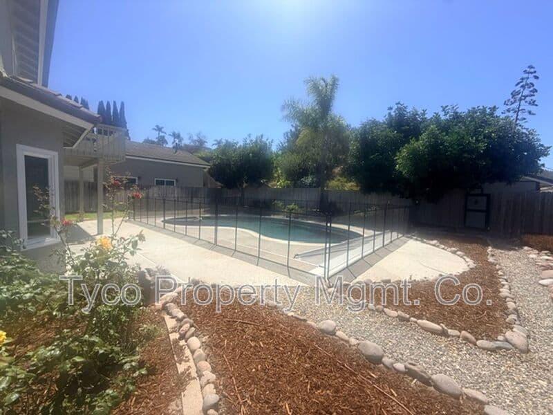 Bonita House: 526 Trailridge Drive