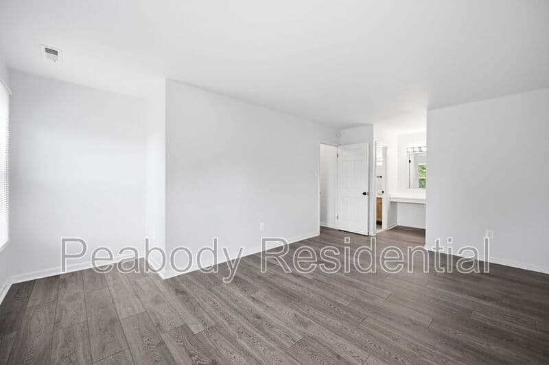 Great Falls House: 10609 Oxford Ct