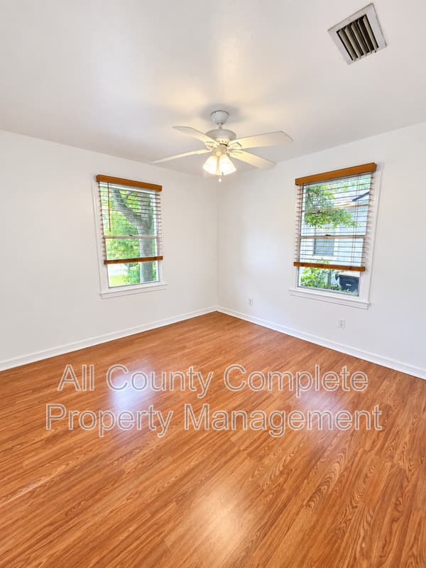 Jacksonville House: 4803 Lexington Ave