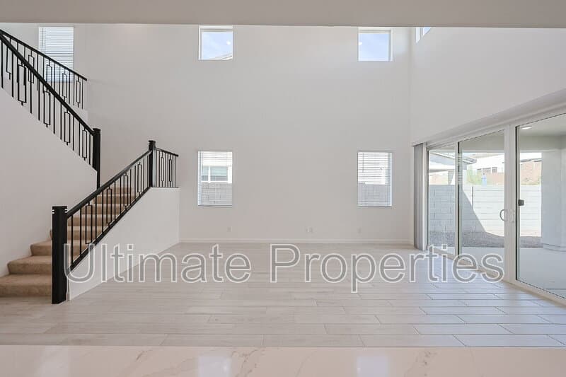 Peoria House: 7404 West Buckhorn Trail