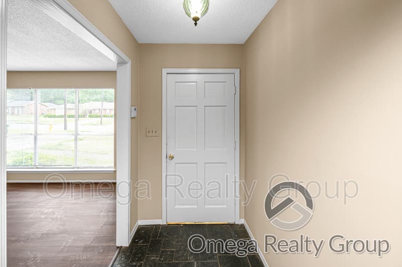 Montgomery House: 4078 Strathmore Dr