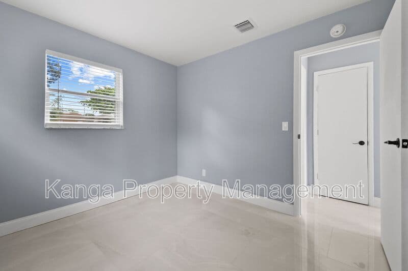 Riviera Beach Condo: 968 W 9th St