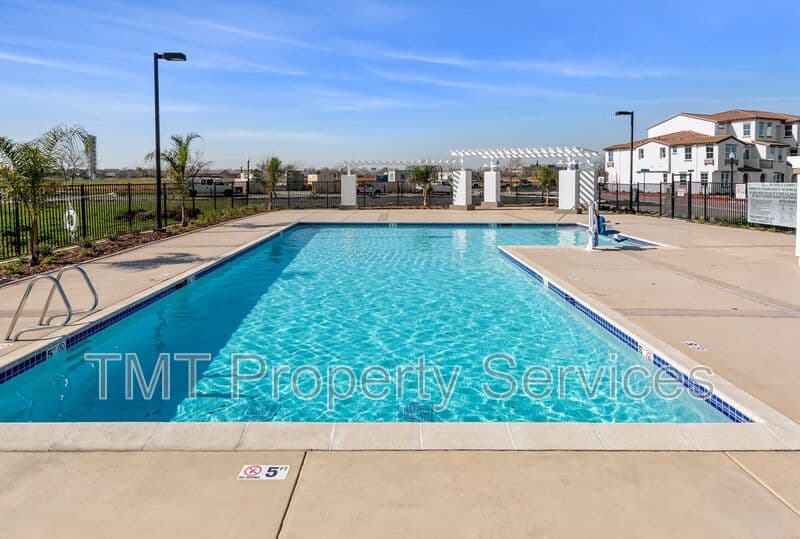 Sacramento Townhome: 23 Advantage Court