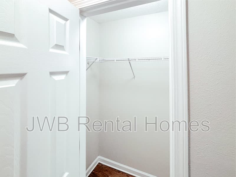 Jacksonville House: 2833 Circle St E