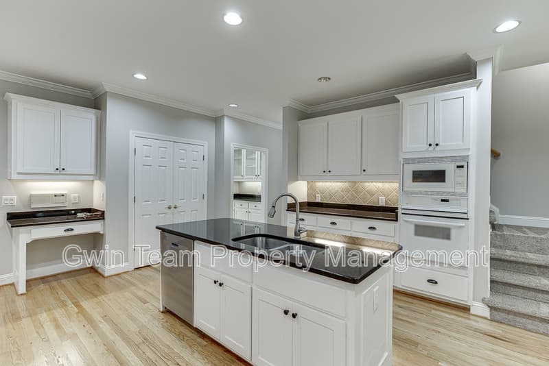 Duluth House: 9345 Riverclub Pkwy