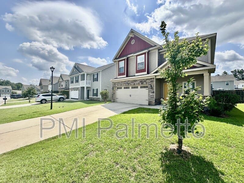 Elgin House: 423 Easy Goer Ct