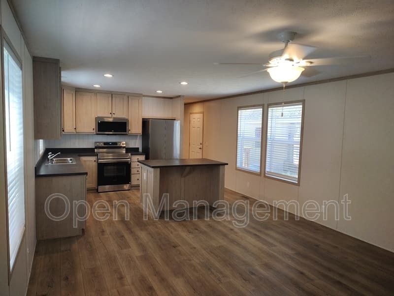 Scottsbluff House: 19 Erin Lane