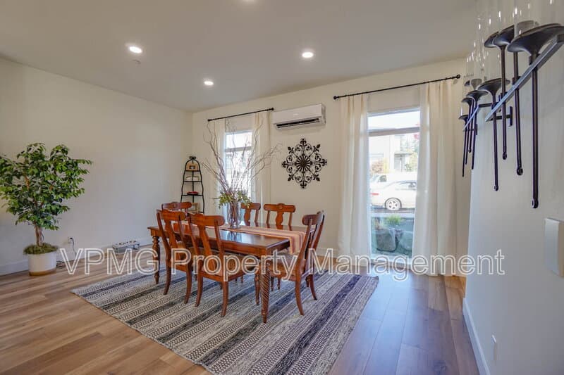 Camas Townhome: 4733 Southeast Ascension Drive