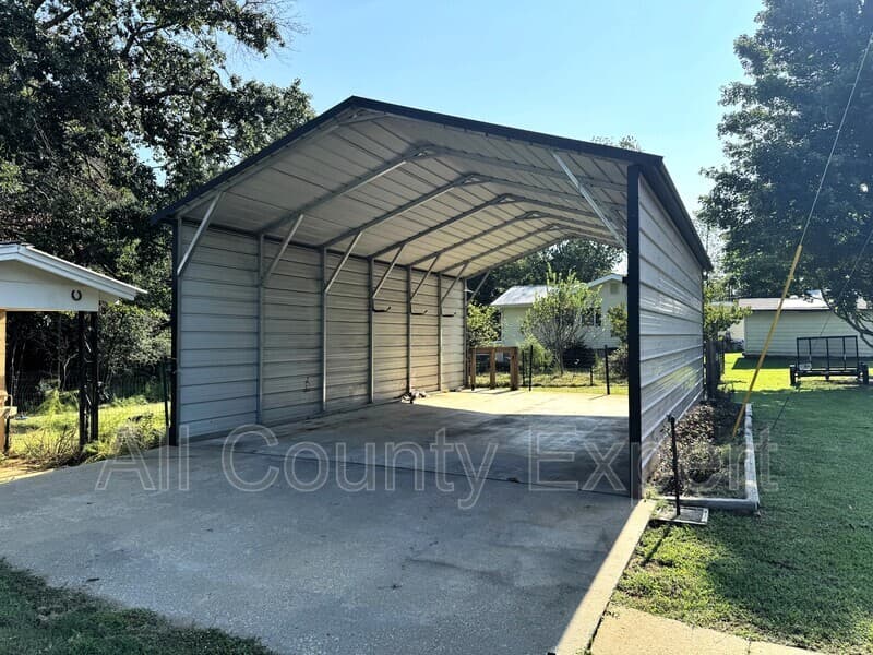 Gainesville House: 9215 Long Hollow Rd