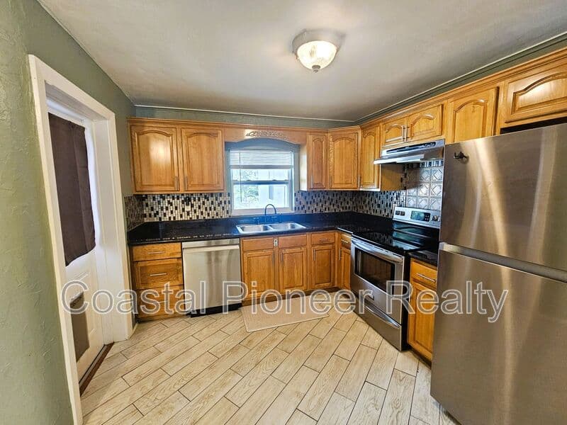 Tampa House: 7301 N 13th St