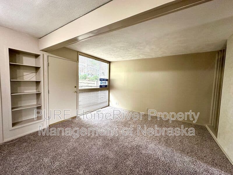 Omaha Townhome: 1631 N 109th Plz