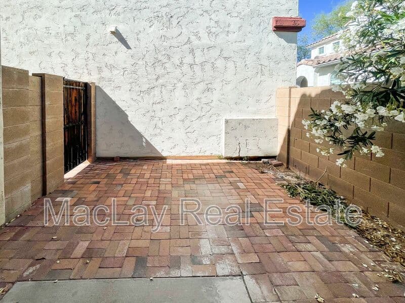 Mesa House: 10252 E Isleta ave