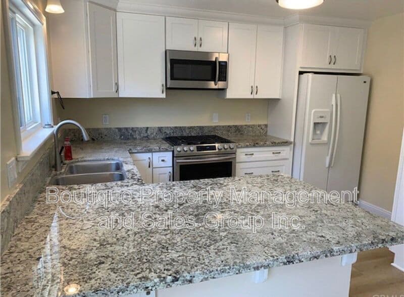 Costa Mesa Condo: 2336 Minuteman Way